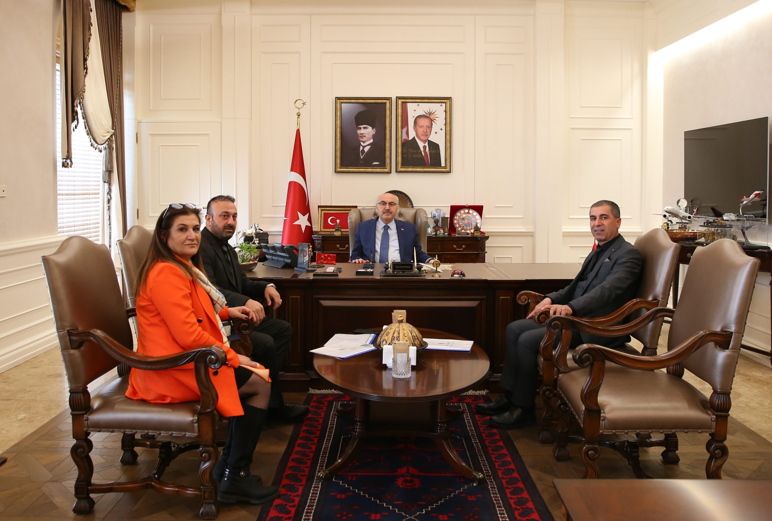 Genel Başkanımız ve Yönetim Kurulu Üyelerimiz İzmir Valisini ziyaret etti.