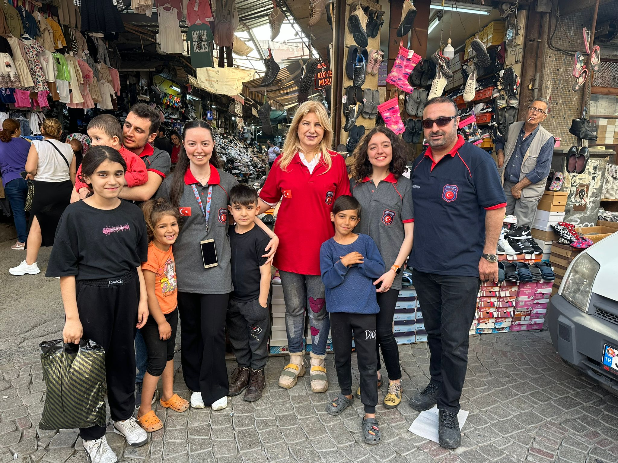 Derneğimiz Ege Üniversitesi ve Polis Ekipleri İle Birlikte Çocukların Bayramını Kutladı.